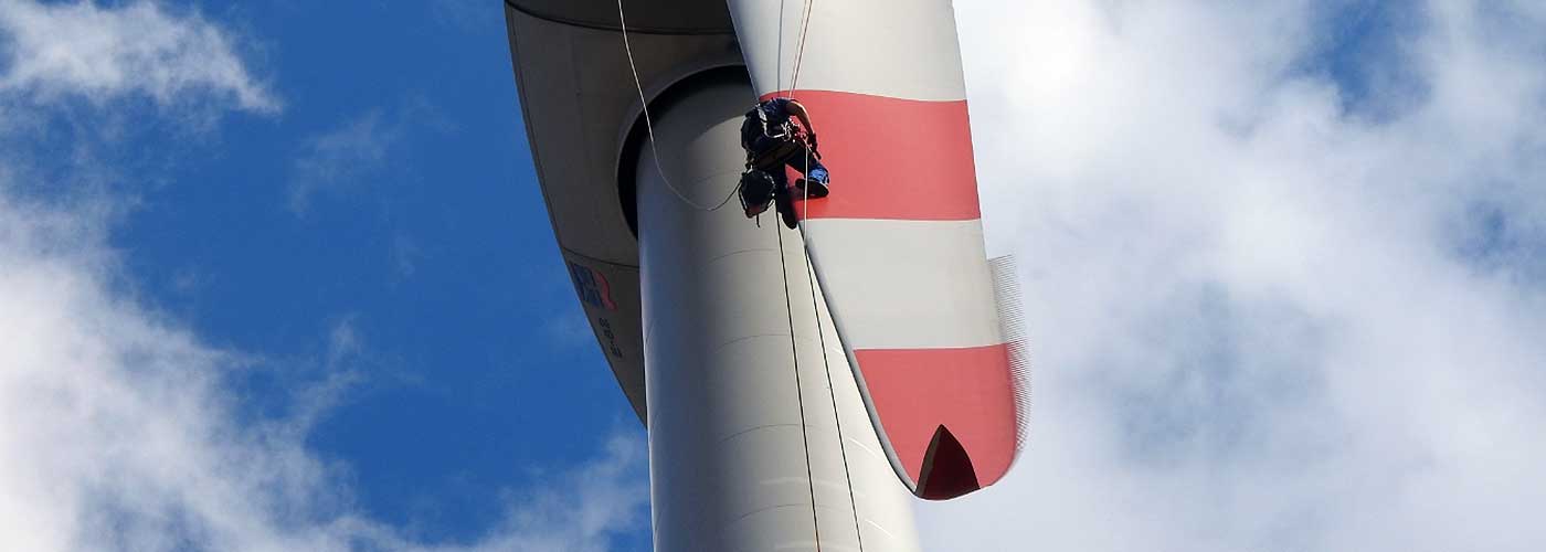 Rotorblattkontrolle an einer Windenergieanlage im Rahmen einer Wiederkehrenden Prüfung